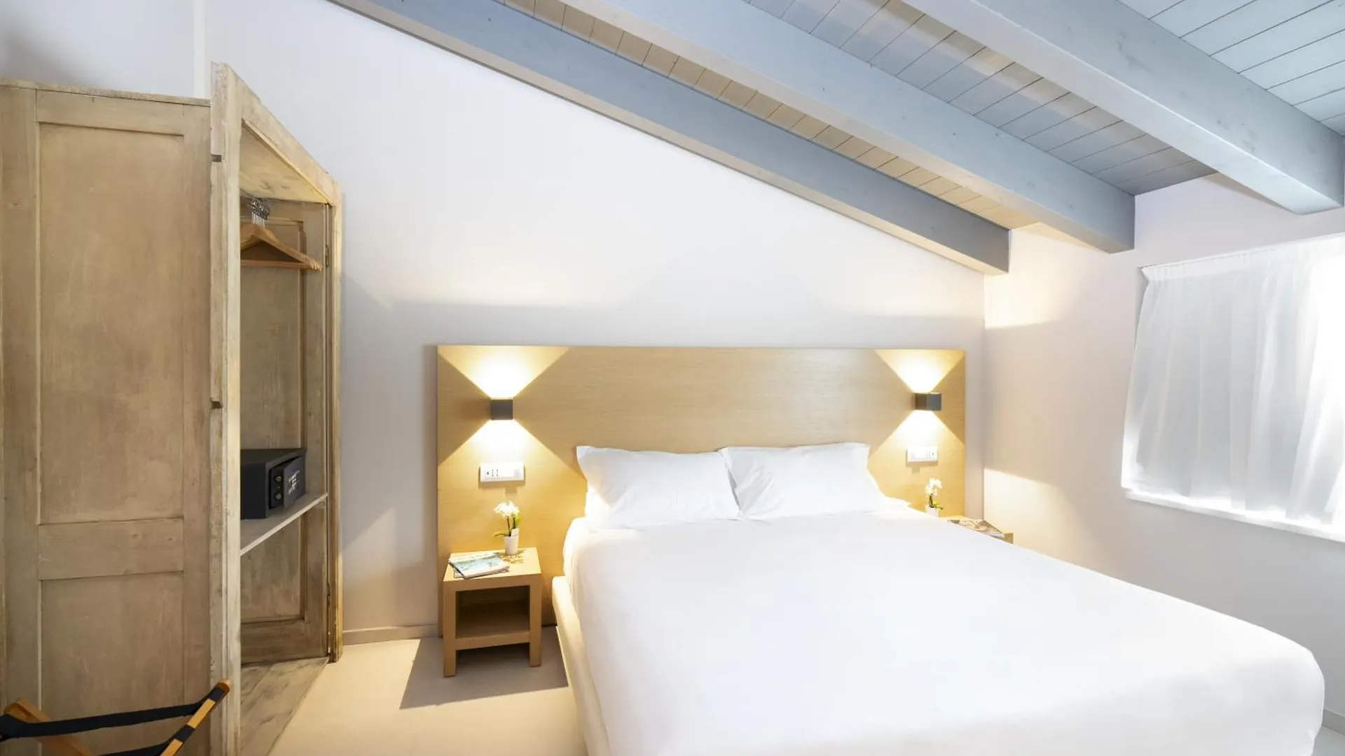 Ros'E Mari Green Home Hotel Oristano 4*,